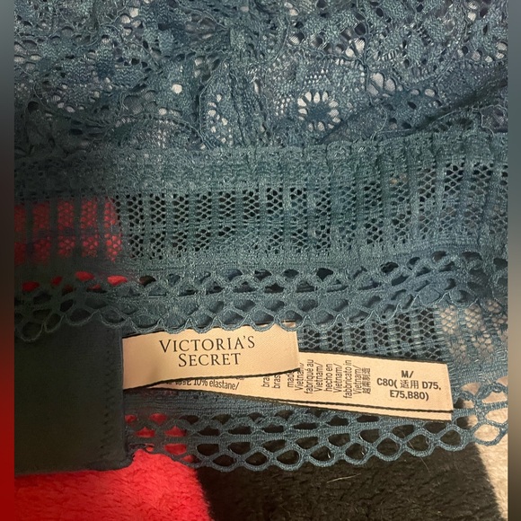 Victoria’s Secret Bra - Picture 2 of 6